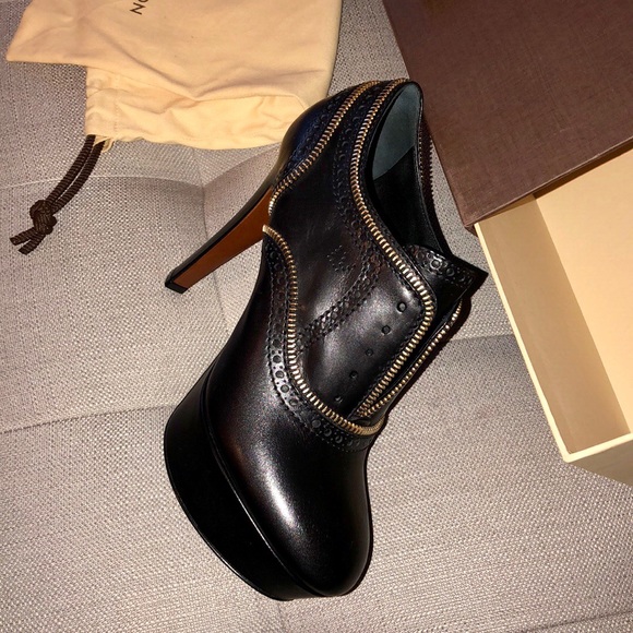 Louis Vuitton Shoes - Picture 3 of 7